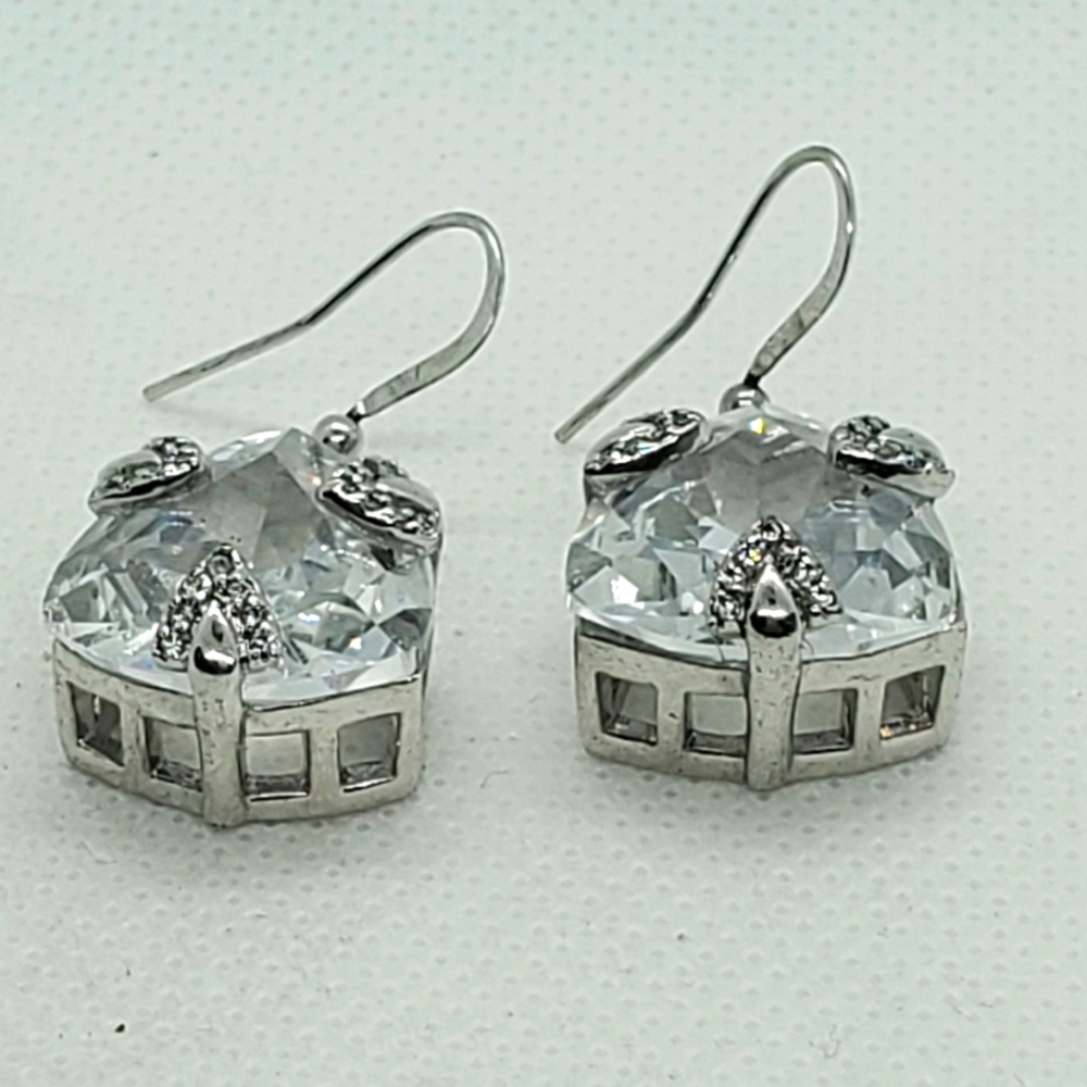 Neiman Marcus Earrings In Silver Tone Triangular Crystal Drop - Picture 3 of 7